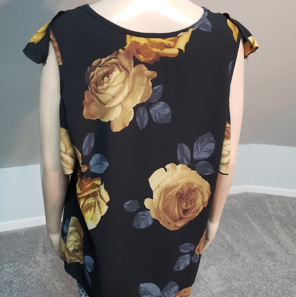 Free Kisses Blouse - Picture 4 of 5